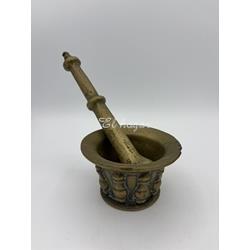 Almirez de bronce con nueve costillas y mano - Imagen 1