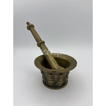 Almirez de bronce con nueve costillas y mano - Imagen 1