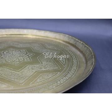 Bandeja de metal dorado. Cincelada - Imagen 2