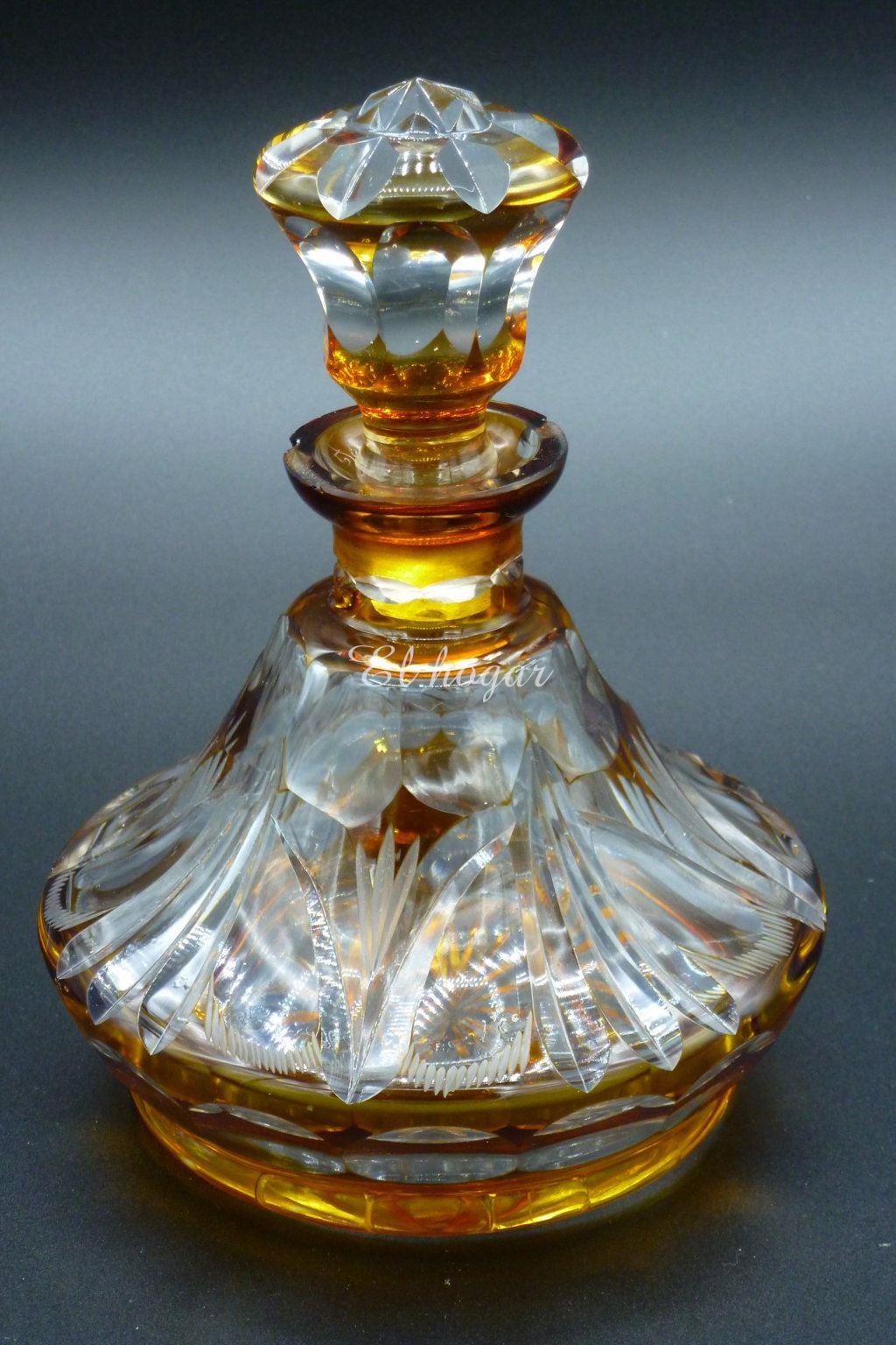 Botella licorera de cristal tallado color ámbar - Imagen 1