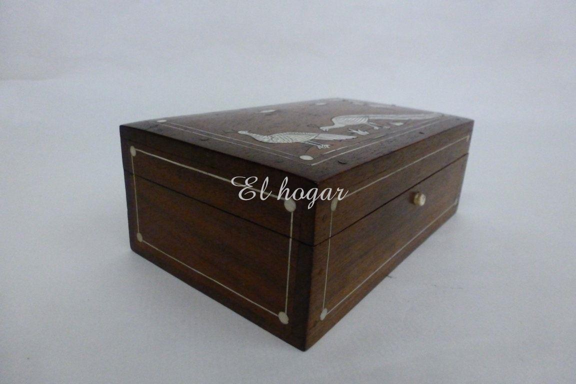 Caja de madera con incrustaciones en hueso - Imagen 3