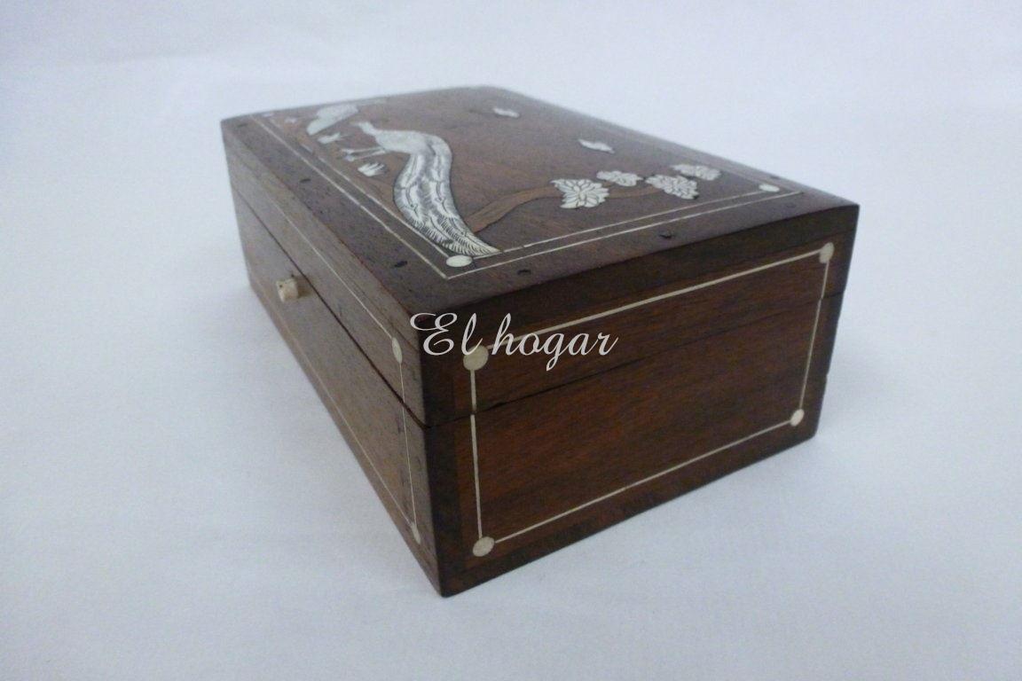 Caja de madera con incrustaciones en hueso - Imagen 4