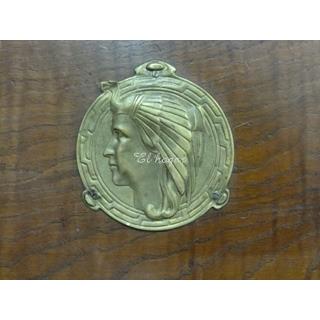 Cama de madera de castaño con aplaques de bronce - Imagen 2