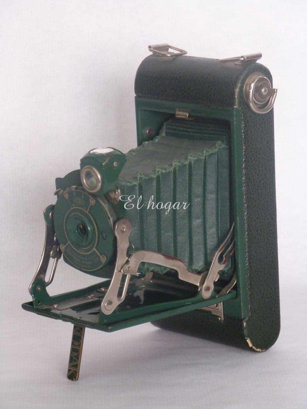 Camara fotográfica Pockey Kodak Junior, de color verde (1929-1932) - Imagen 2