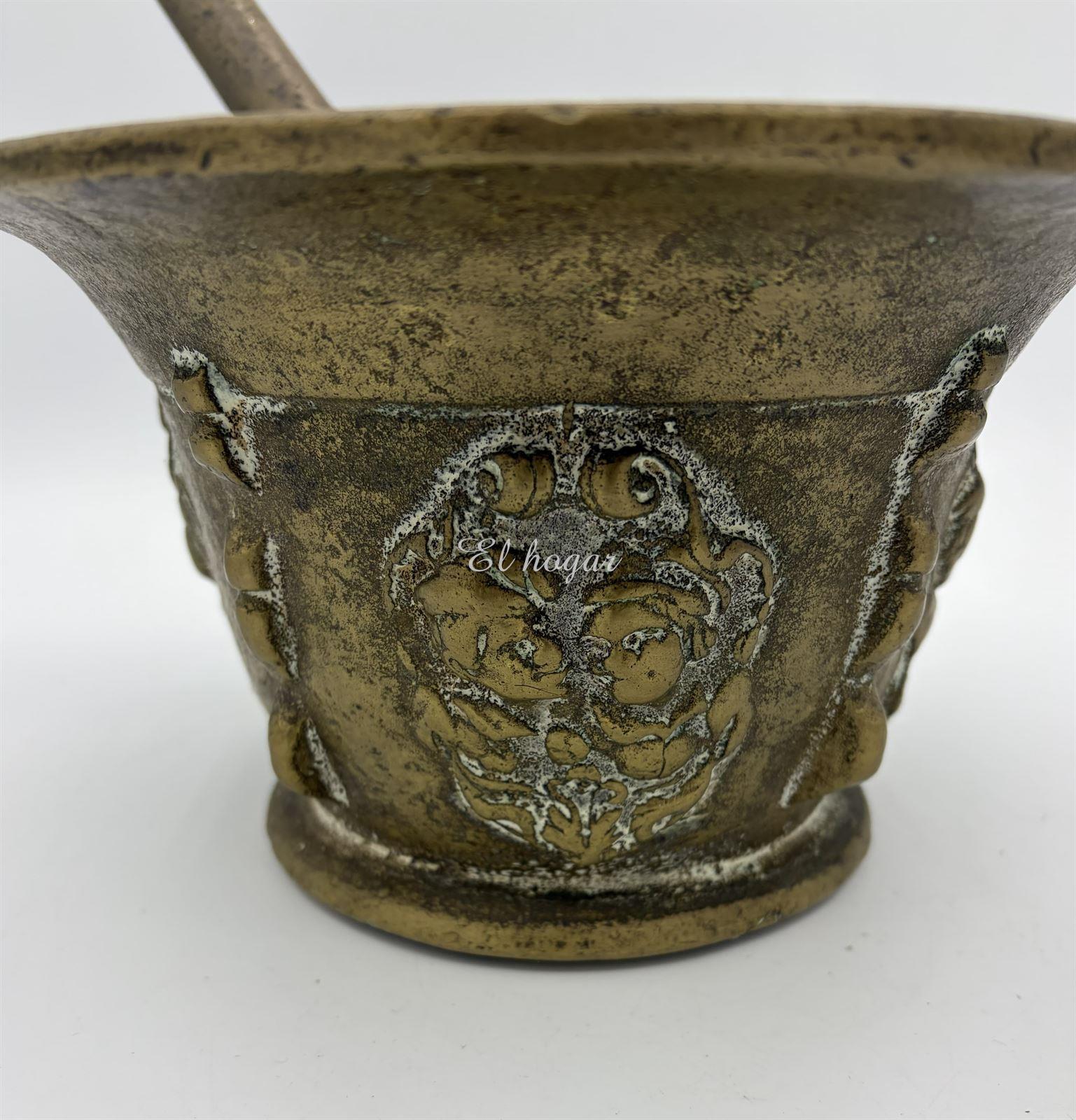 Gran almirez de bronce con su mano o maja original - Imagen 2