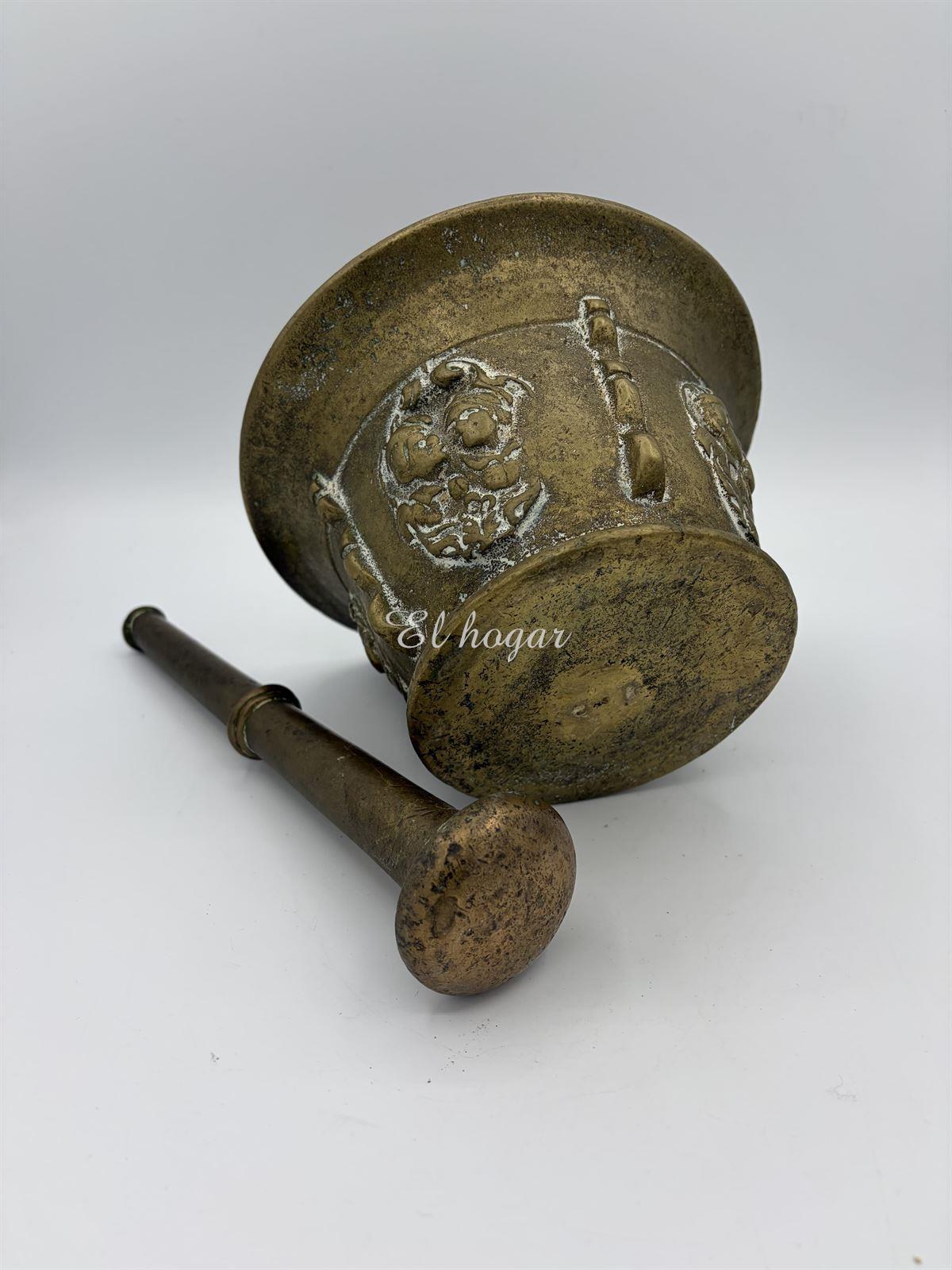 Gran almirez de bronce con su mano o maja original - Imagen 5