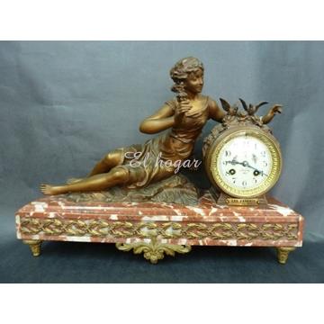 Reloj de sobremesa con guarnición, francés. - Imagen 1