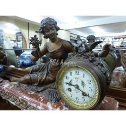 Reloj de sobremesa con guarnición, francés. - Imagen 2